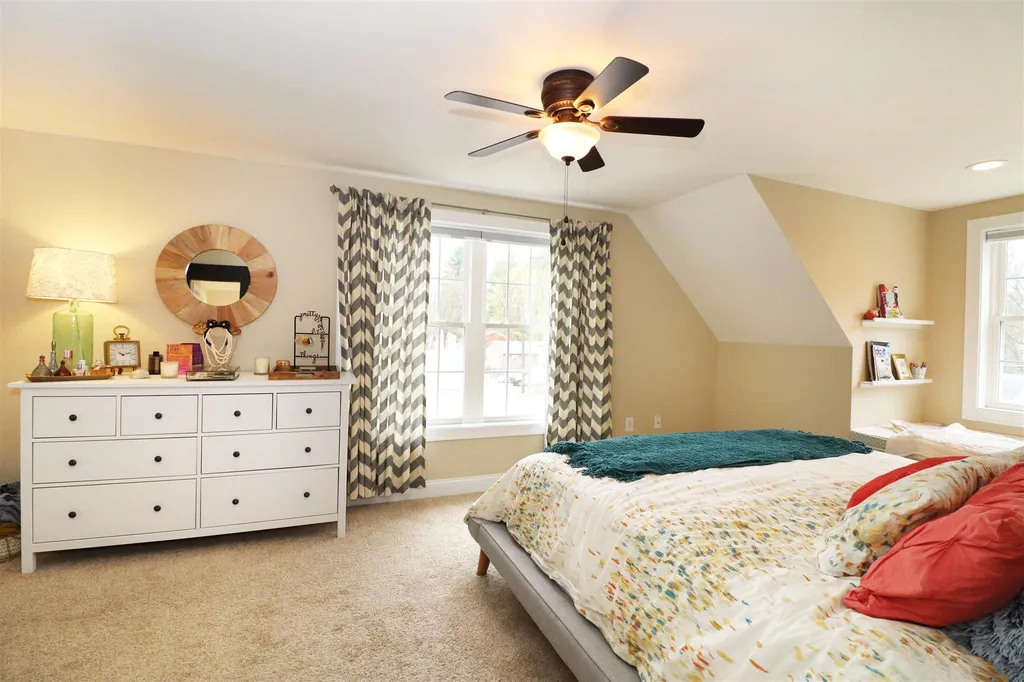 10 Mclaughlin Avenue Salem NH 03079