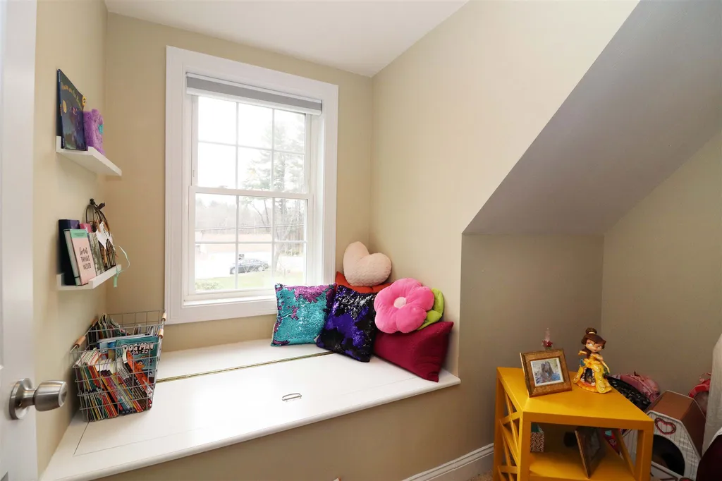10 Mclaughlin Avenue Salem NH 03079