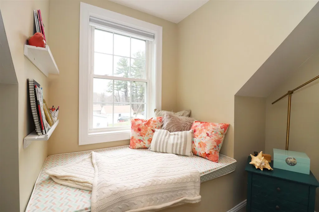 10 Mclaughlin Avenue Salem NH 03079