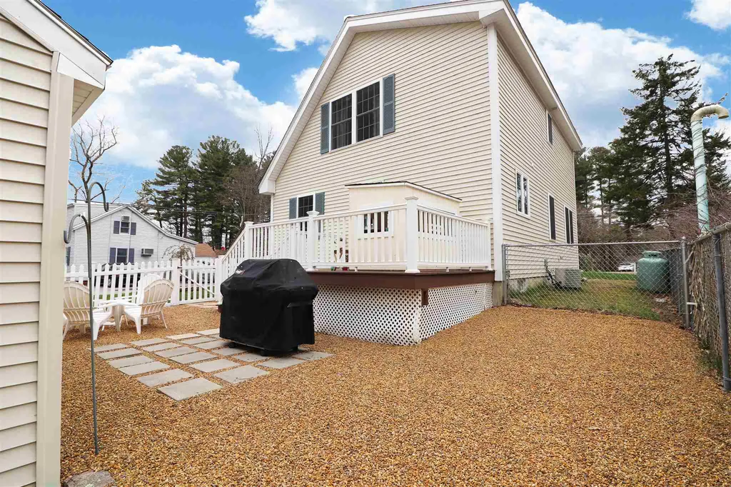 10 Mclaughlin Avenue Salem NH 03079