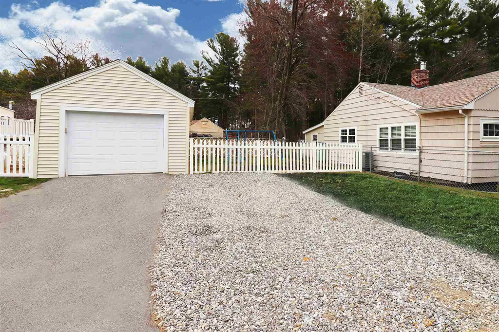 10 Mclaughlin Avenue Salem NH 03079