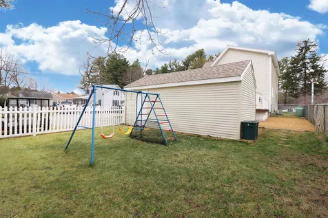 10 Mclaughlin Avenue Salem NH 03079