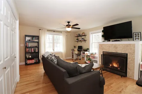 10 Mclaughlin Avenue Salem NH 03079