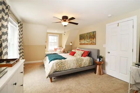 10 Mclaughlin Avenue Salem NH 03079