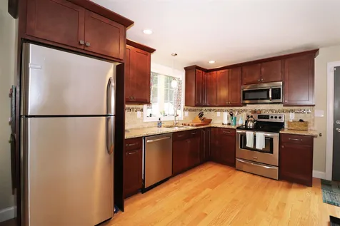 10 Mclaughlin Avenue Salem NH 03079