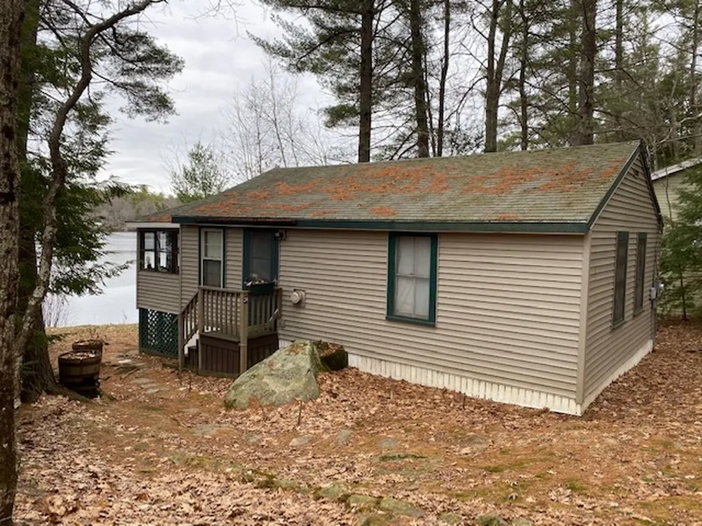 28 Shore Drive Northwood NH 03261