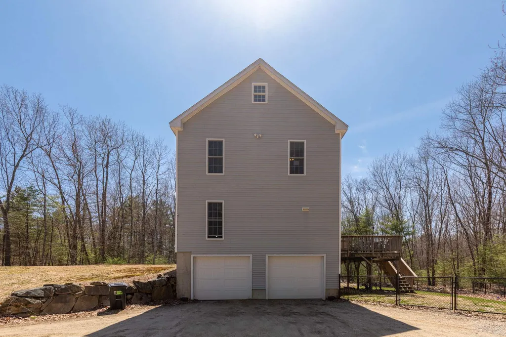 18 Maple Avenue Newton NH 03858