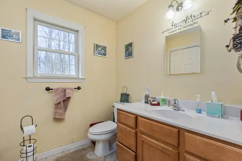 18 Maple Avenue Newton NH 03858