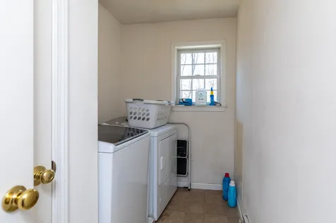 18 Maple Avenue Newton NH 03858