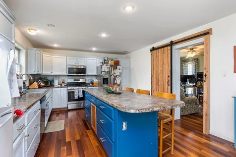 18 Maple Avenue Newton NH 03858