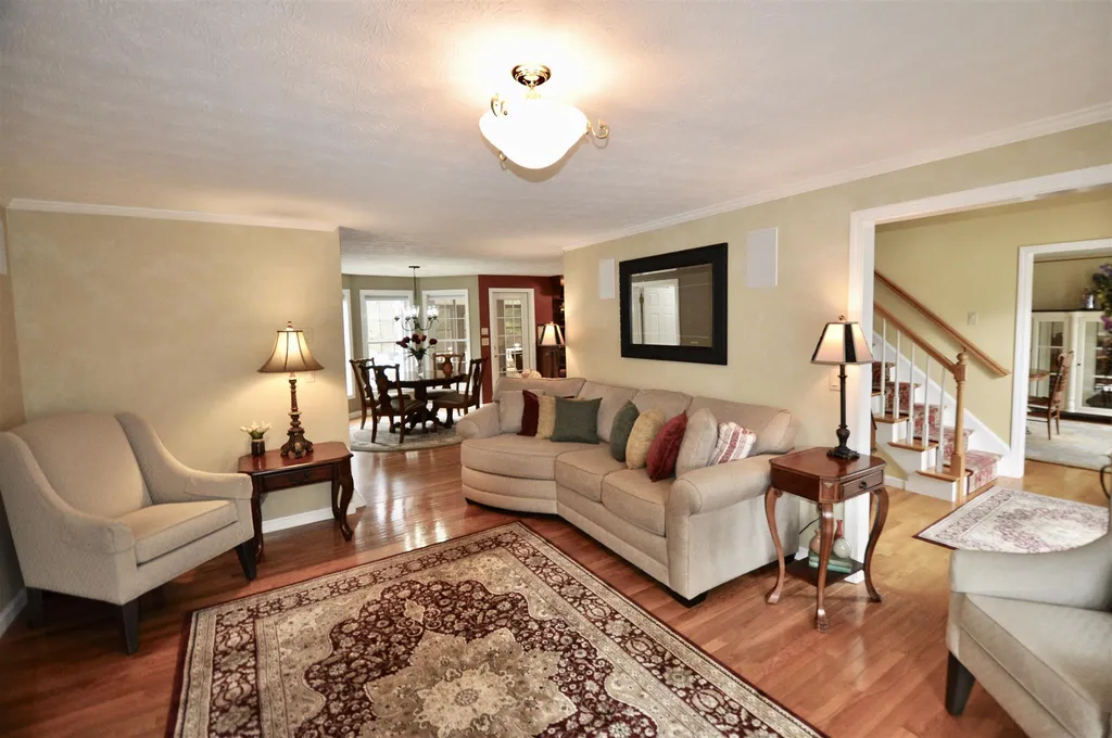 19 Hampstead Road Merrimack NH 03054