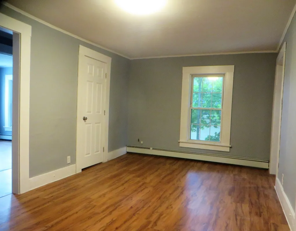 27 Leonard Street Rochester NH 03867