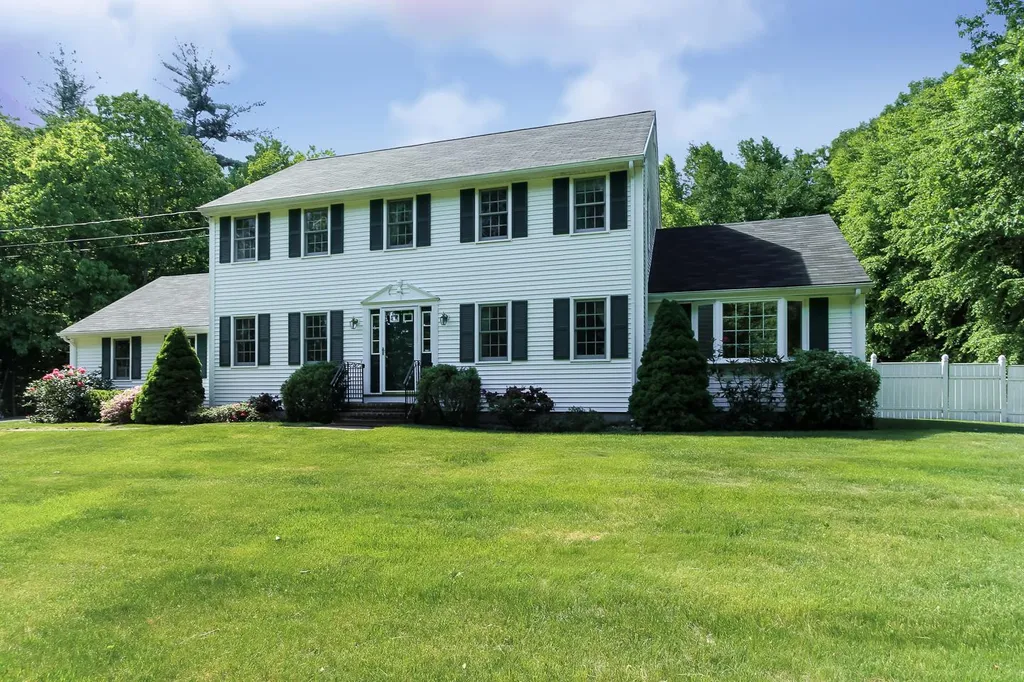 294 Whittier Drive Fremont NH 03044-0120