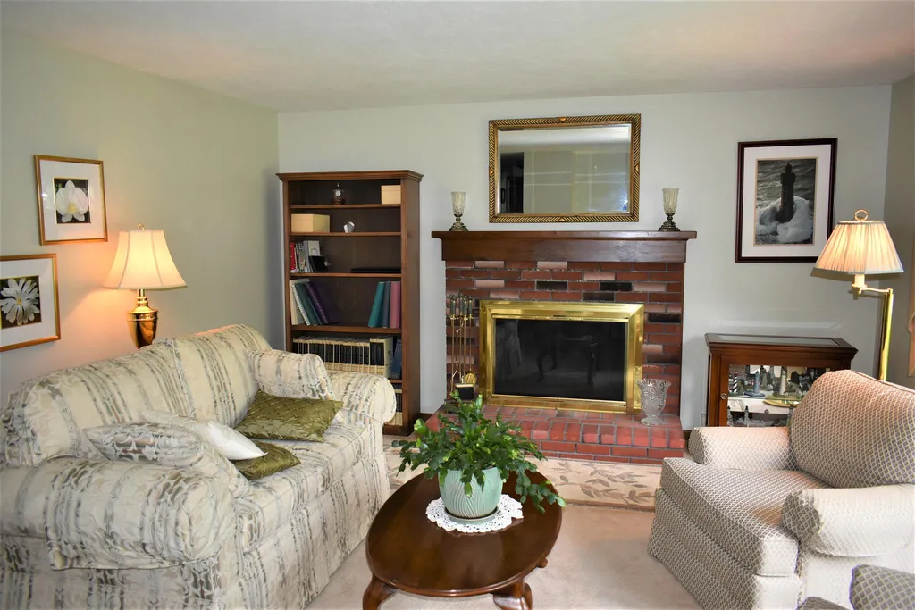 25 Merrill Drive Atkinson NH 03811