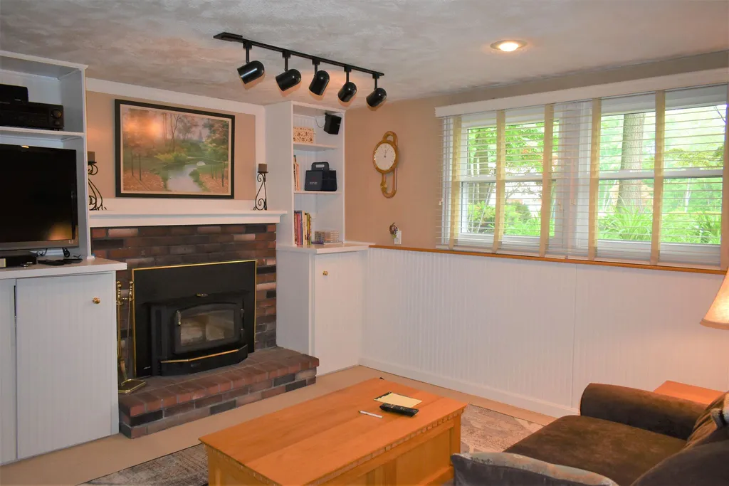 25 Merrill Drive Atkinson NH 03811