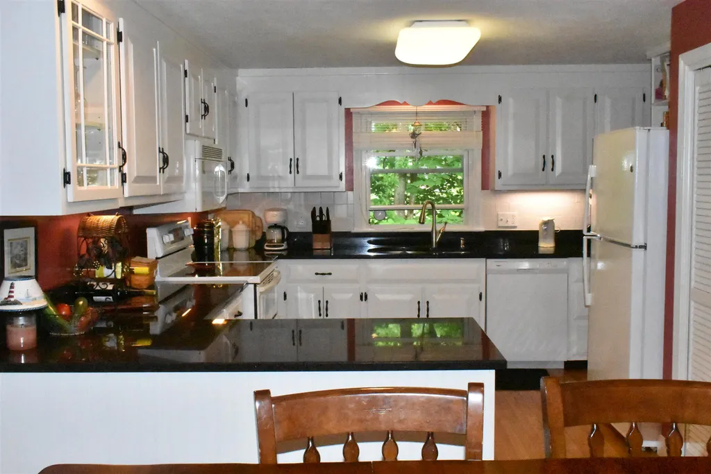 25 Merrill Drive Atkinson NH 03811