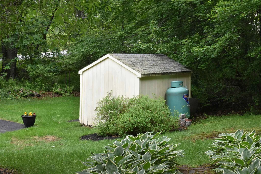 25 Merrill Drive Atkinson NH 03811