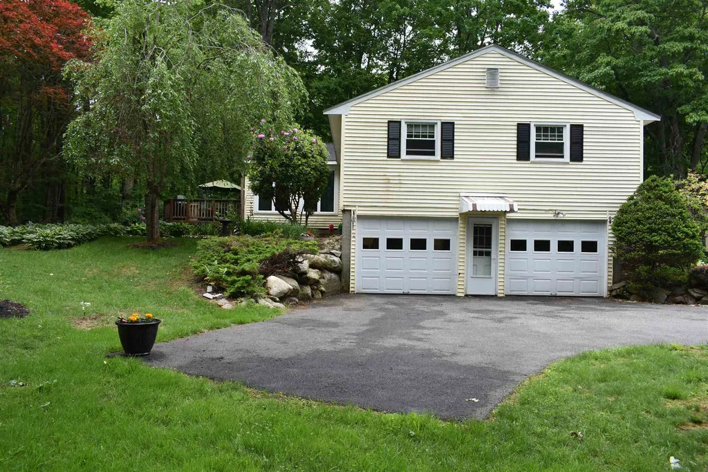 25 Merrill Drive Atkinson NH 03811