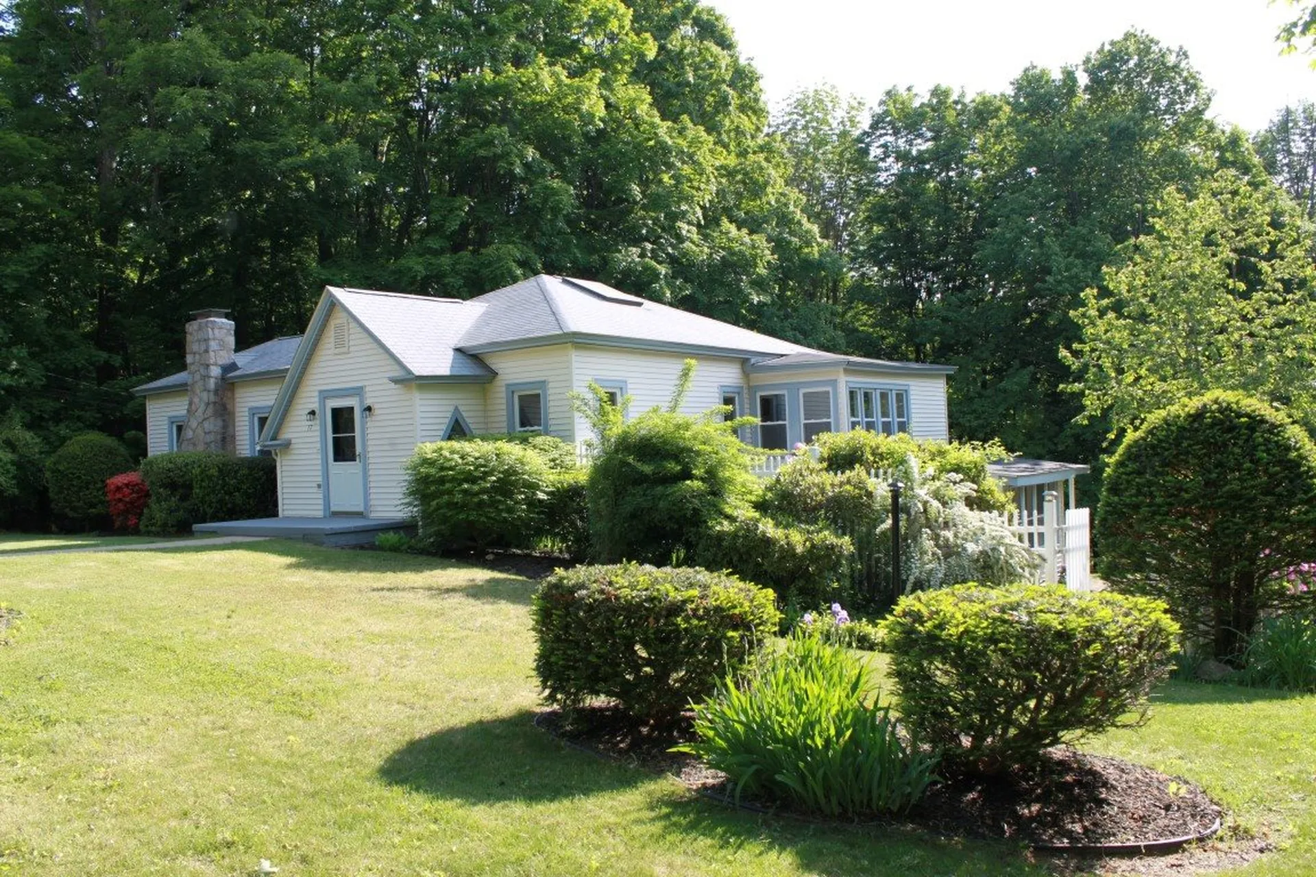 17 South Bow Road Hooksett NH 03106