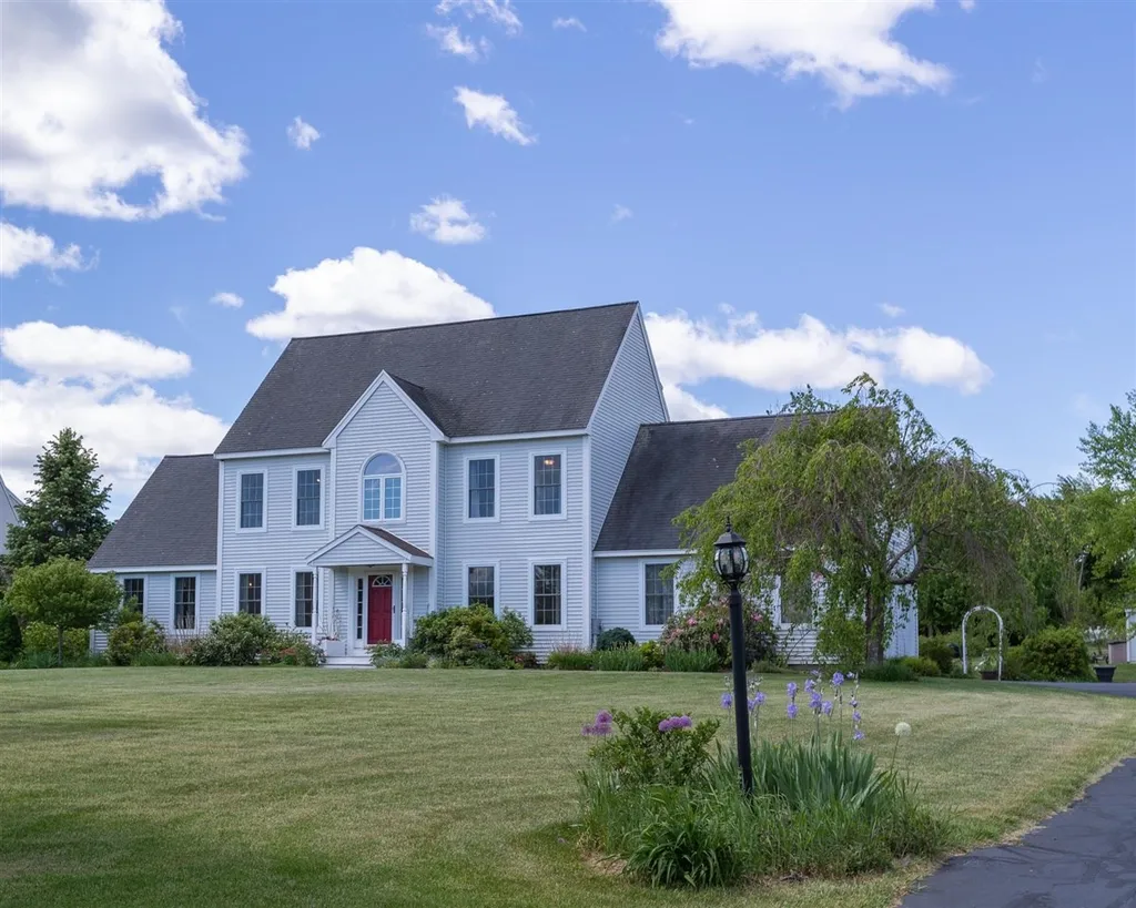6 Strawberry Lane Stratham NH 03885
