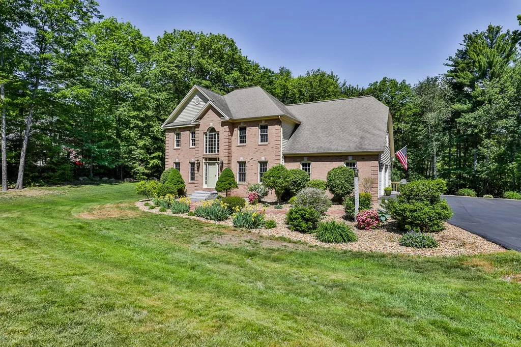 10 Newfane Road Bedford NH 03110