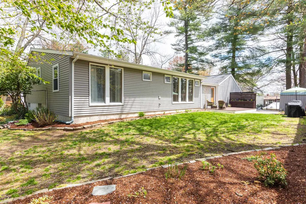 17 Hilton Drive Merrimack NH 03054