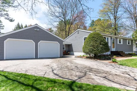 17 Hilton Drive Merrimack NH 03054