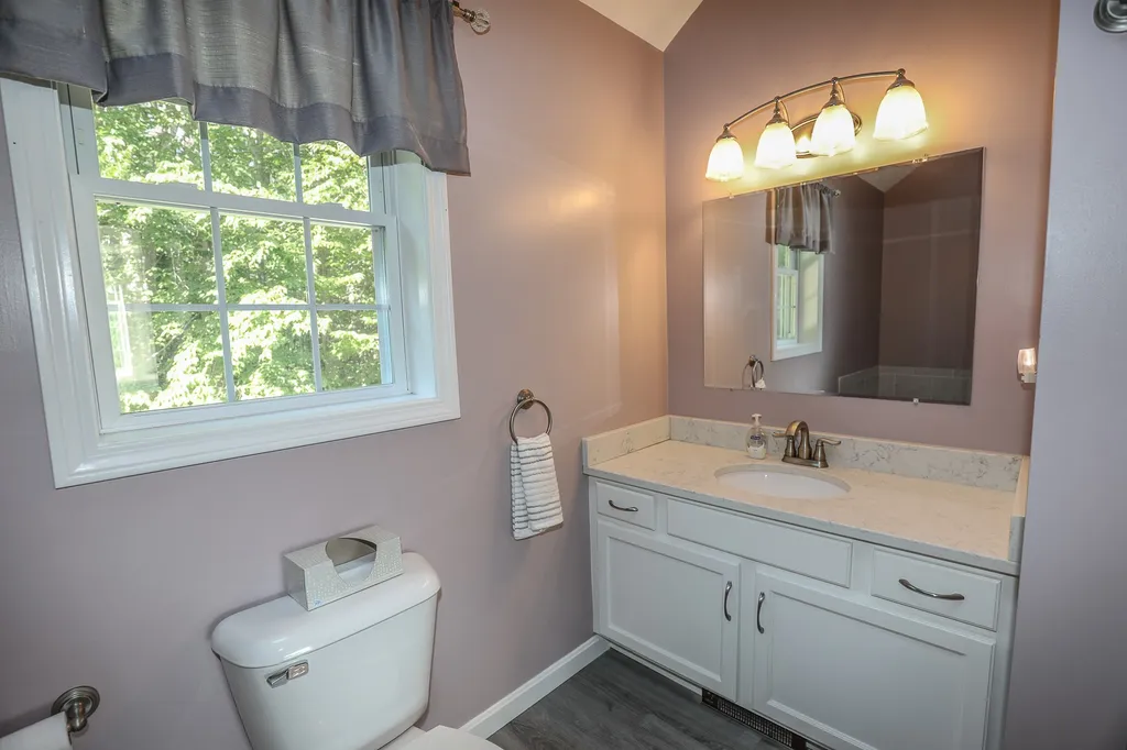 12 Vahey Drive Brentwood NH 03833