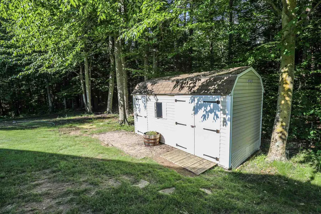 12 Vahey Drive Brentwood NH 03833
