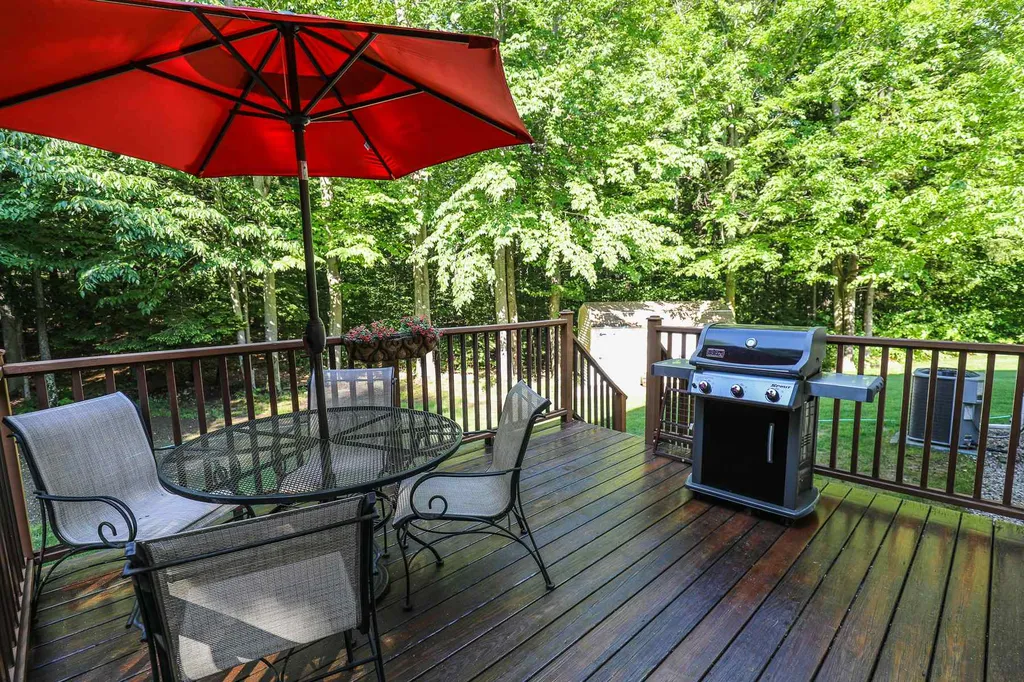 12 Vahey Drive Brentwood NH 03833