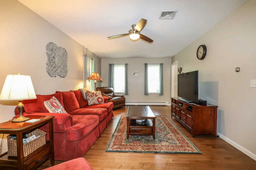 12 Vahey Drive Brentwood NH 03833