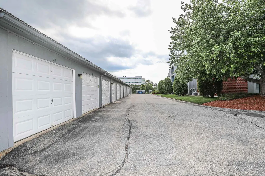 5 Blackstone Drive Nashua NH 03063