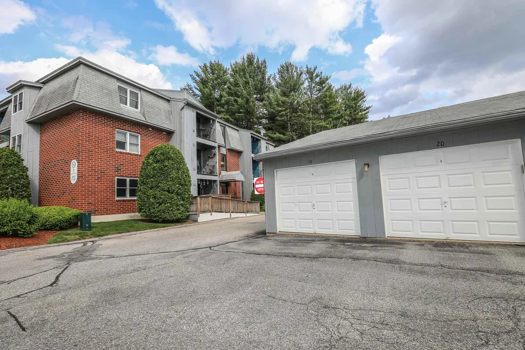 5 Blackstone Drive Nashua NH 03063
