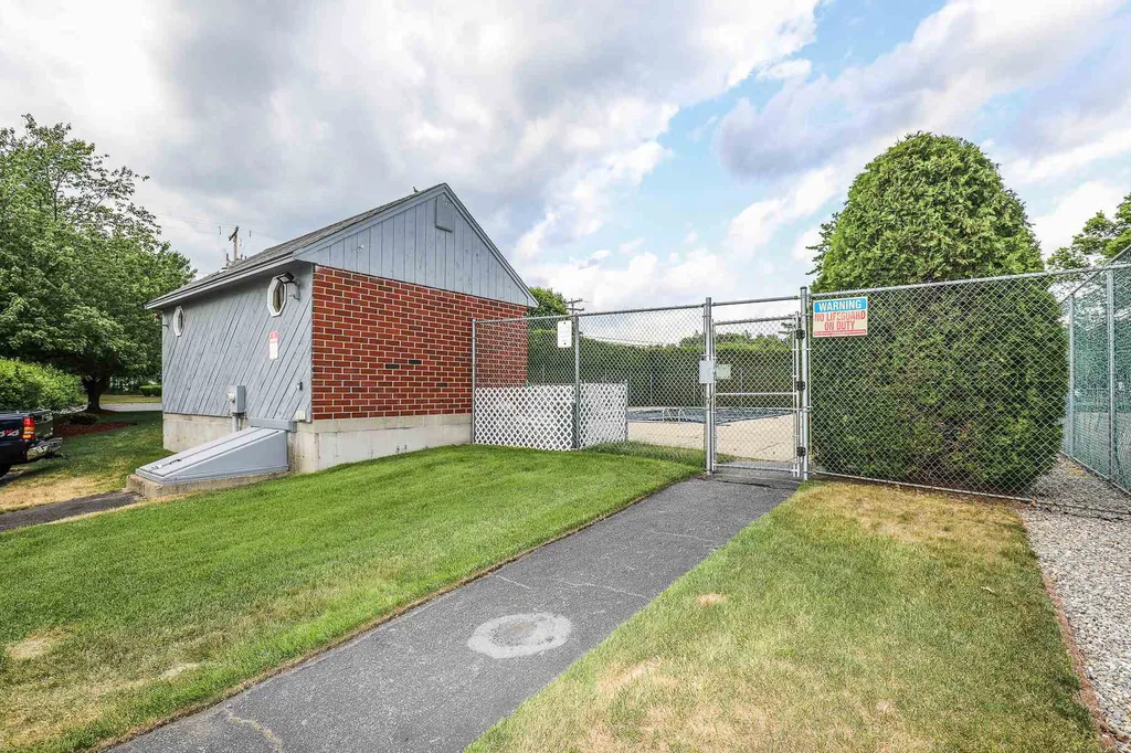 5 Blackstone Drive Nashua NH 03063