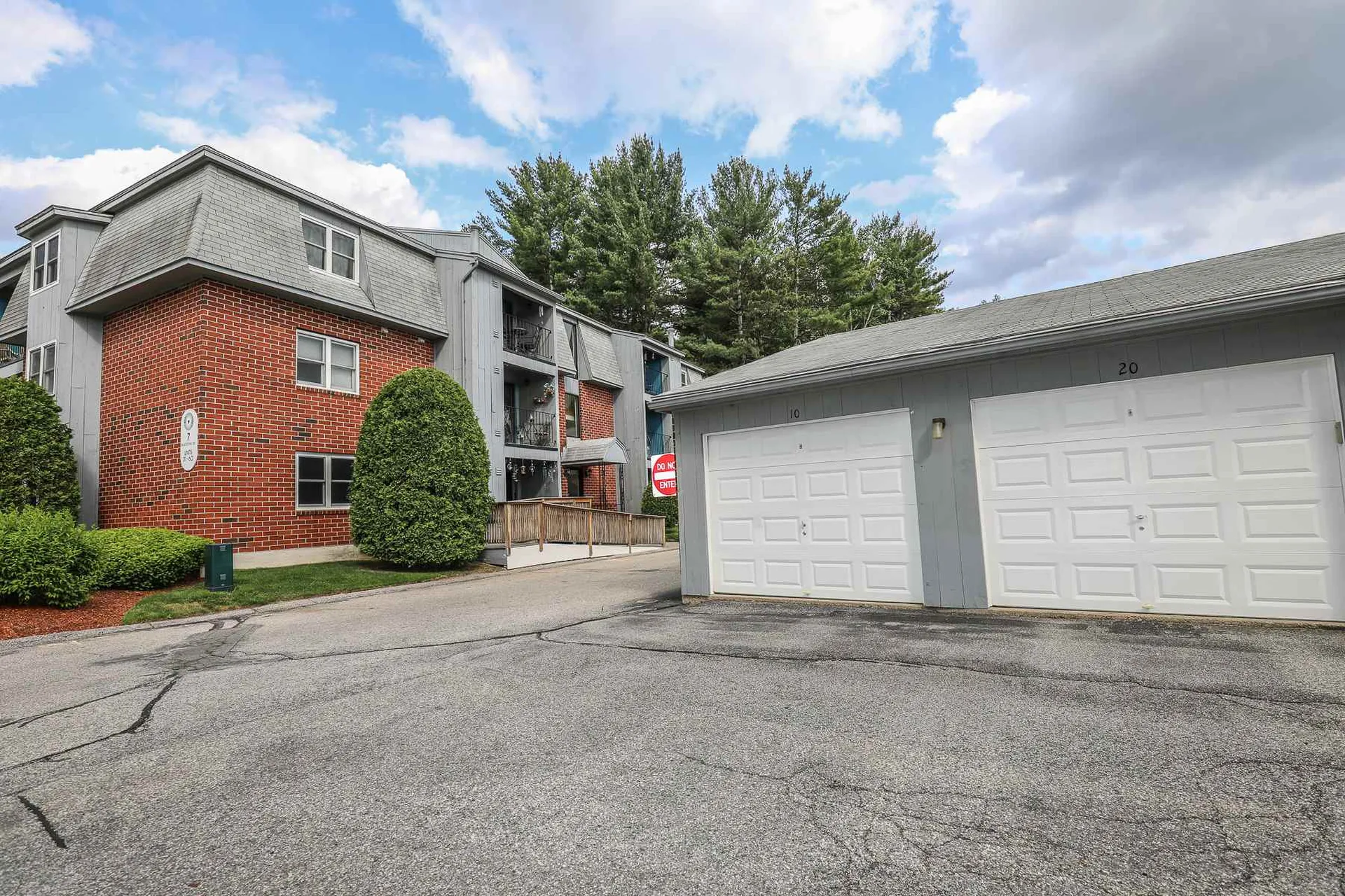 5 Blackstone Drive Nashua NH 03063