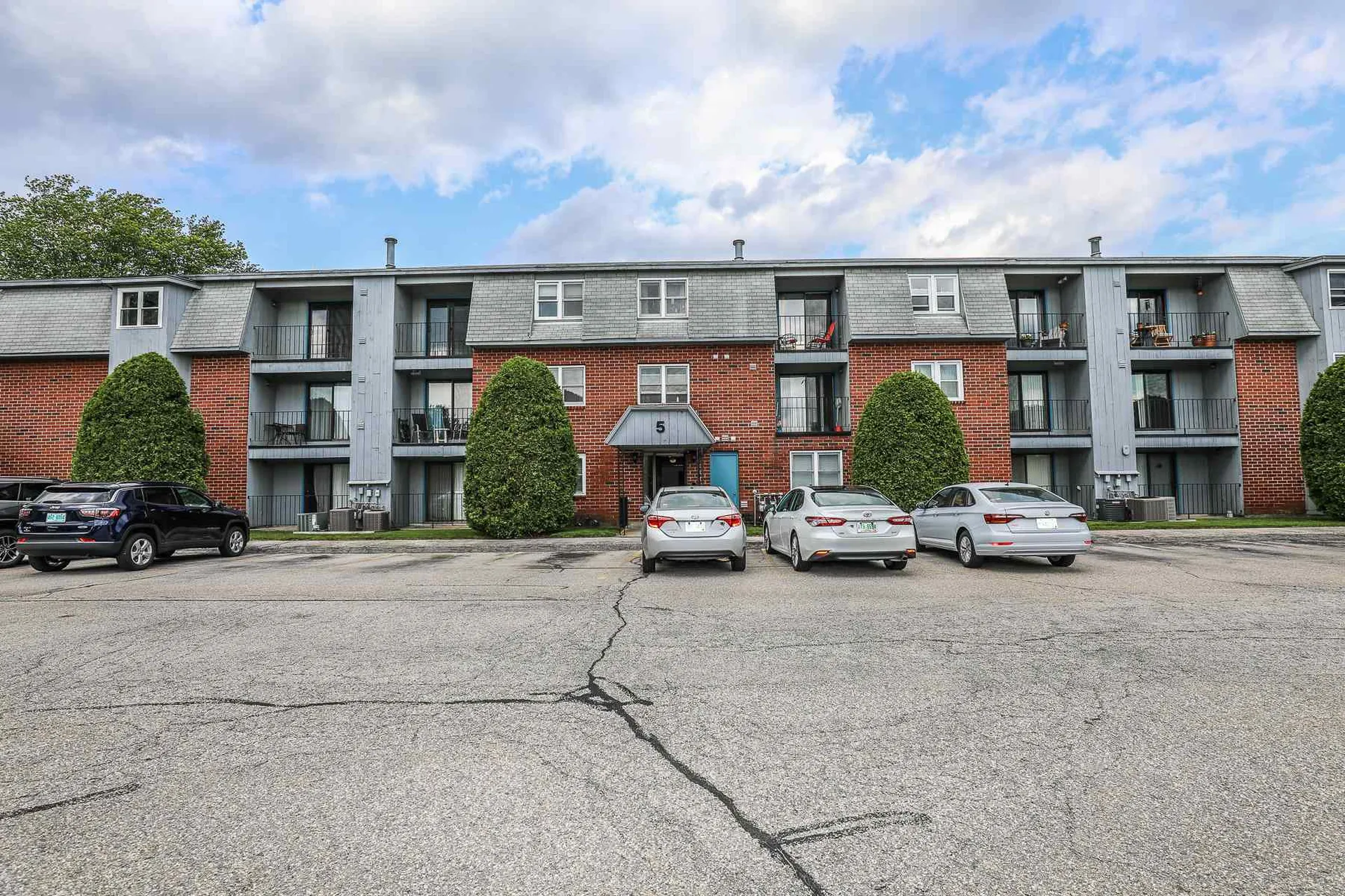 5 Blackstone Drive Nashua NH 03063