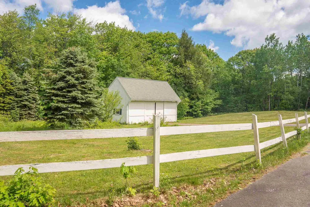 30 Cass Mill Road Hill NH 03243-3322