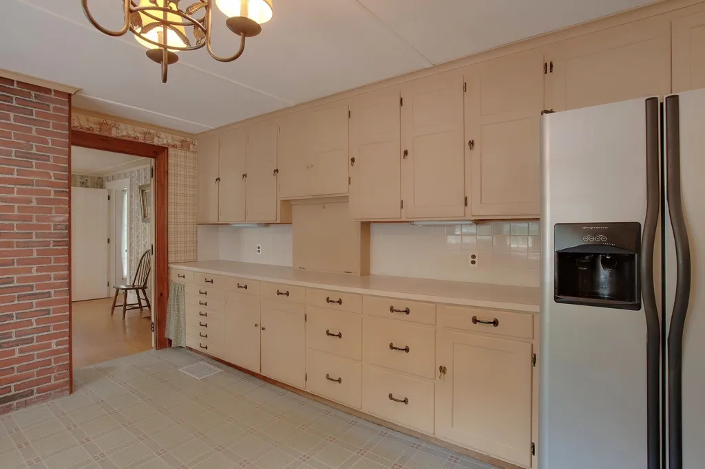 30 Cass Mill Road Hill NH 03243-3322