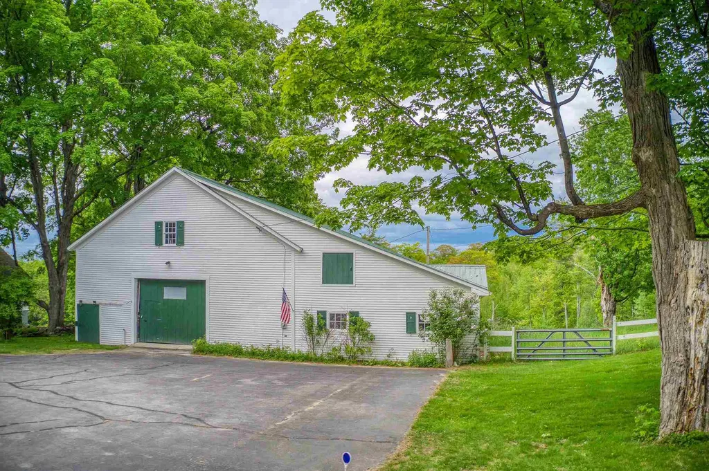 30 Cass Mill Road Hill NH 03243-3322