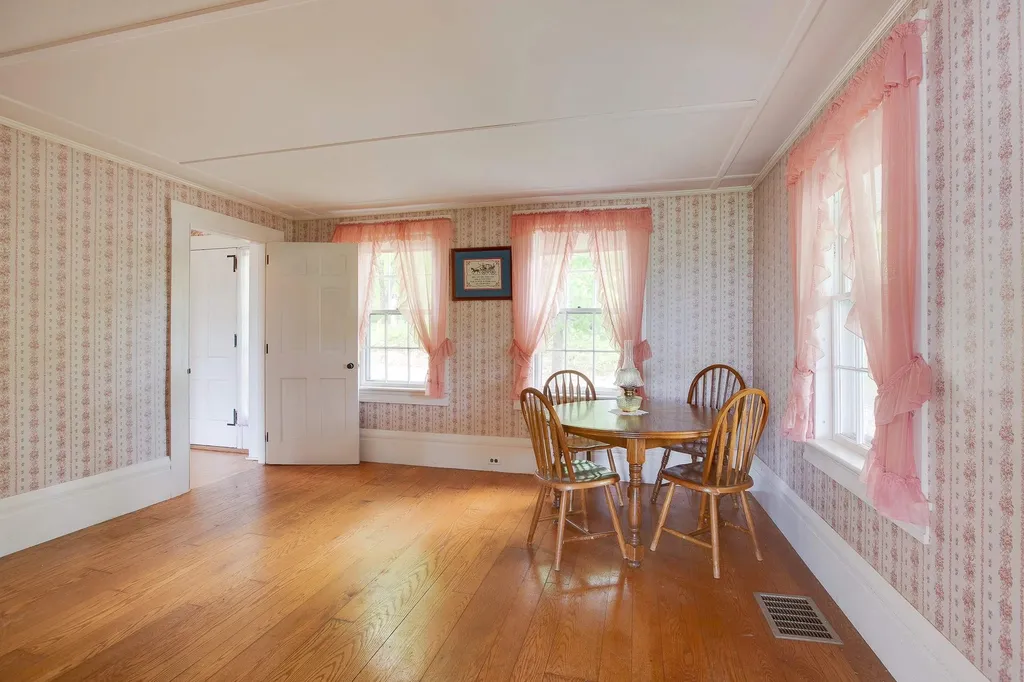 30 Cass Mill Road Hill NH 03243-3322