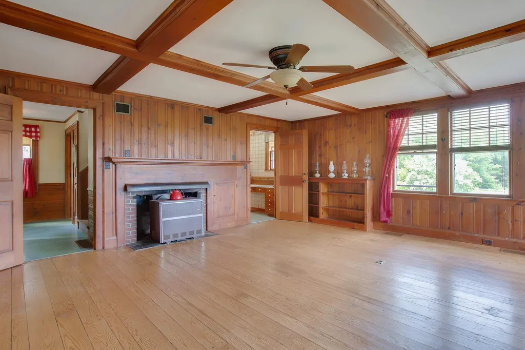30 Cass Mill Road Hill NH 03243-3322