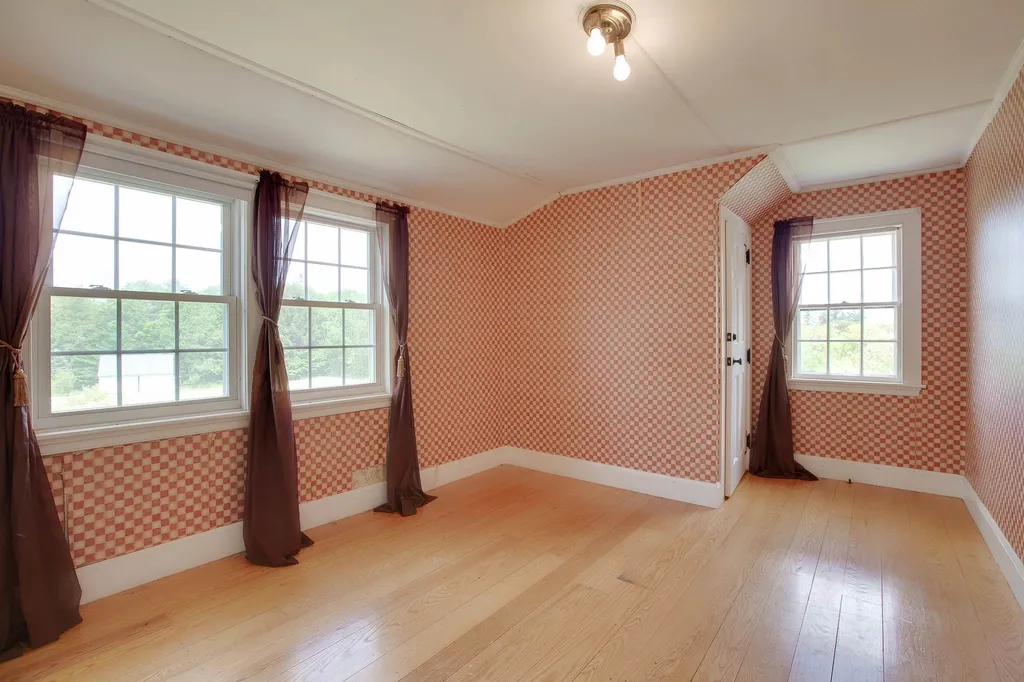 30 Cass Mill Road Hill NH 03243-3322