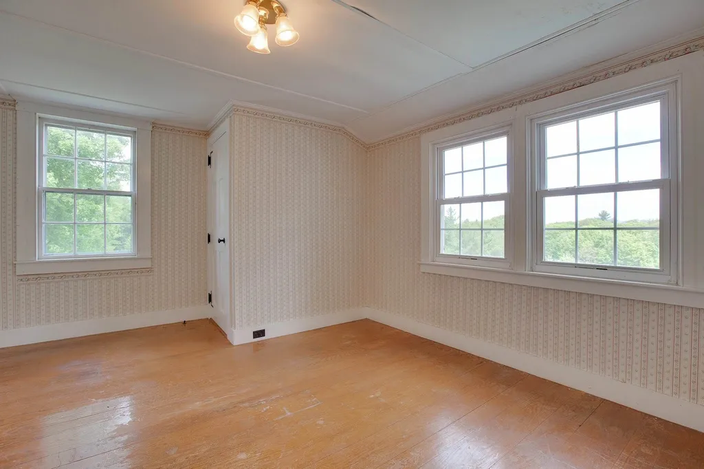 30 Cass Mill Road Hill NH 03243-3322