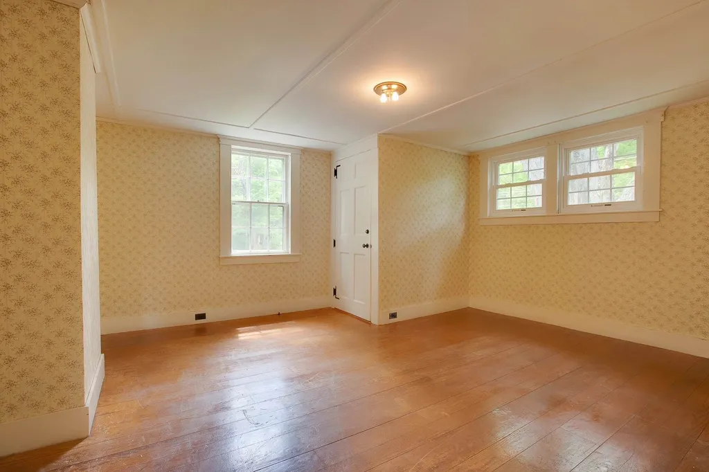 30 Cass Mill Road Hill NH 03243-3322