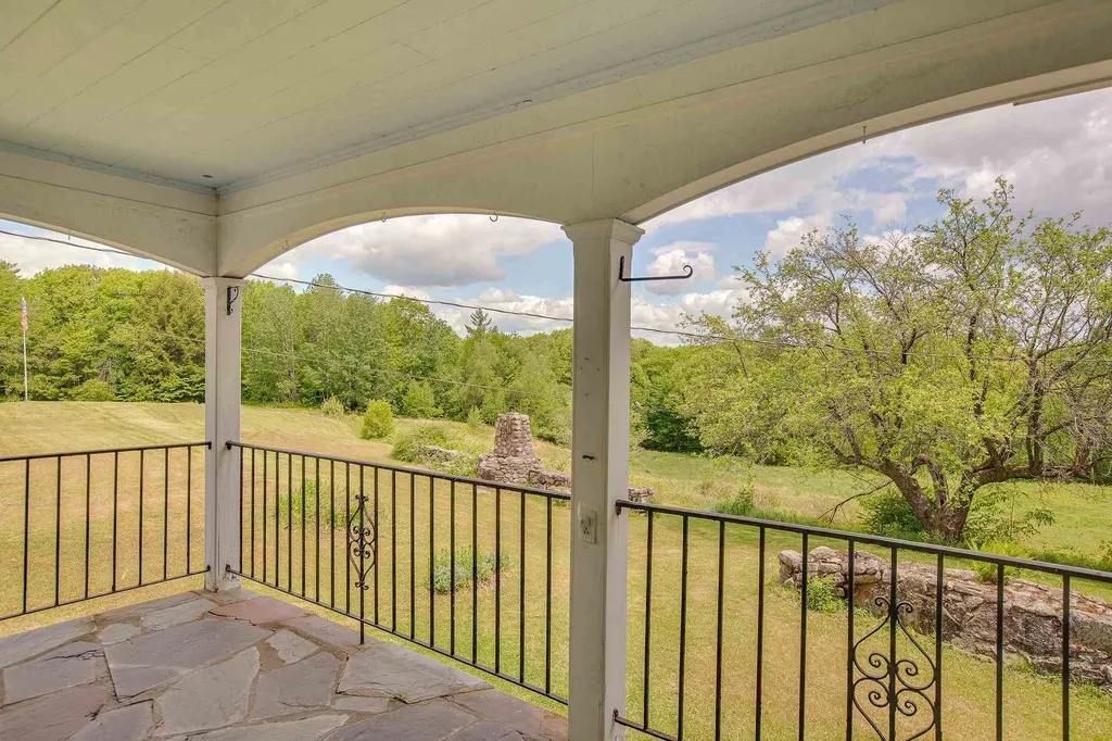 30 Cass Mill Road Hill NH 03243-3322