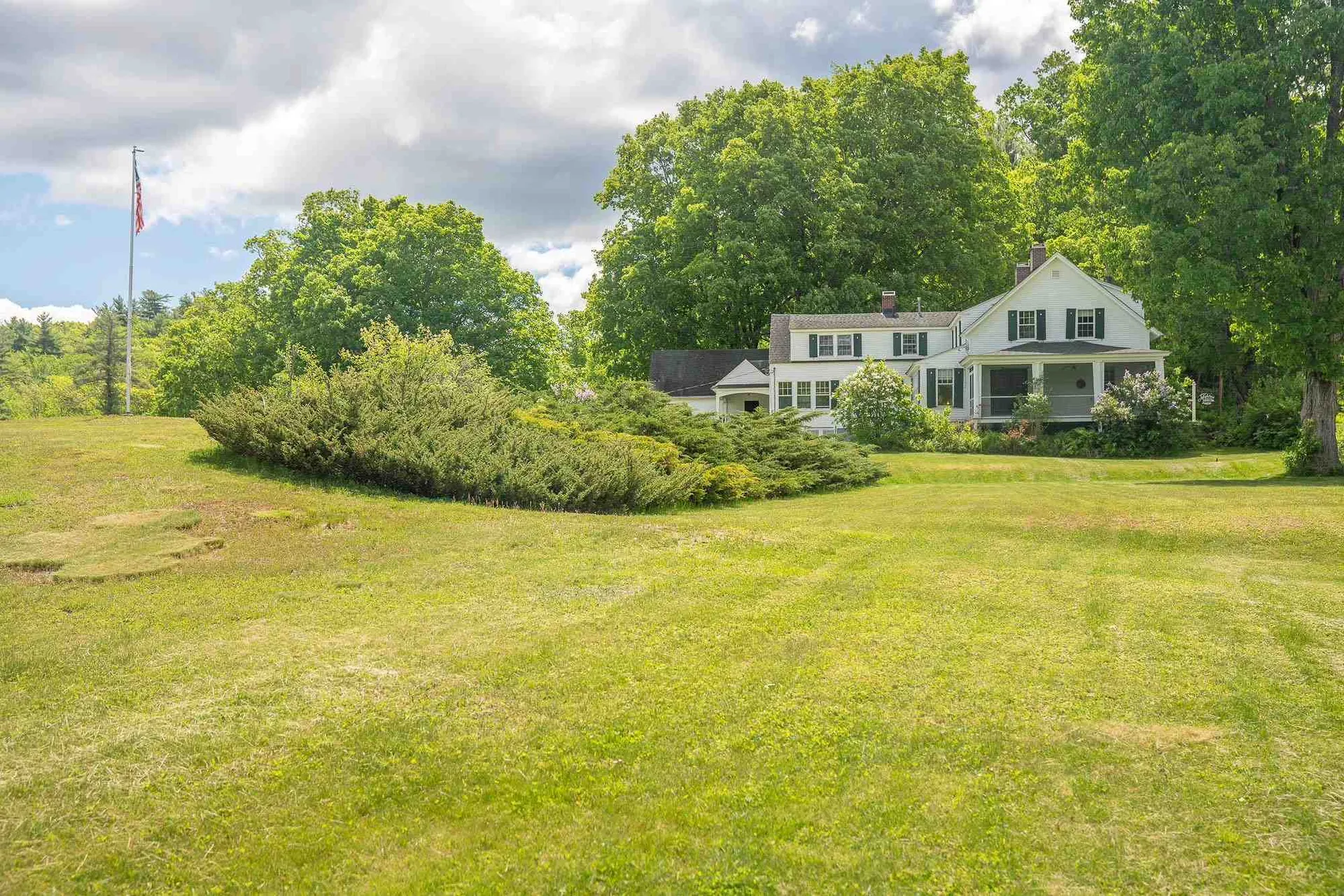 30 Cass Mill Road Hill NH 03243-3322