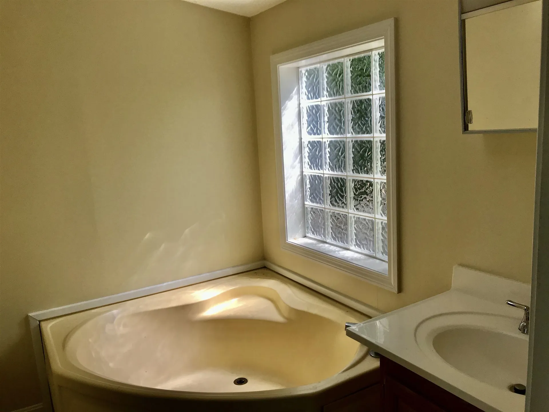 19 Bellic Street Claremont NH 03743