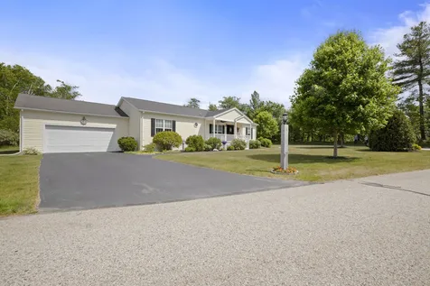 3 Aspen Way North Hampton NH 03862