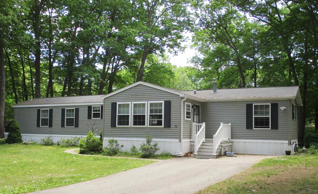 70 Cynthia Circle Seabrook NH 03874