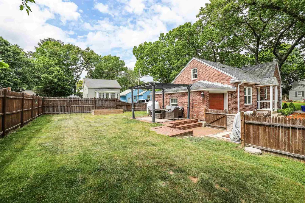 129 Almond Street Manchester NH 03102